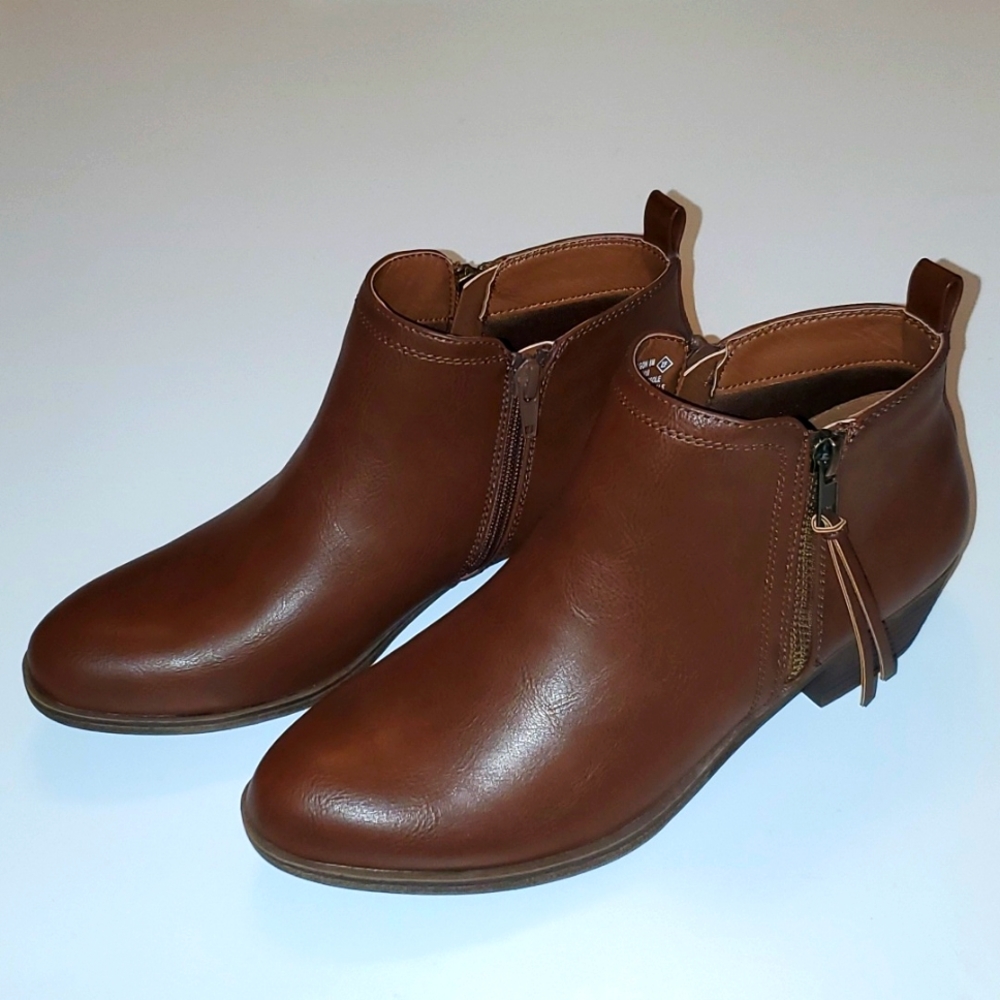 RAMPAGE Ankle Boots Size 8M NWOT Tarragon Brown